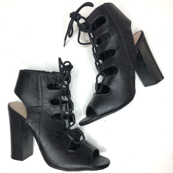 BAMBOO Shoes - Bamboo black lace up heels size 9 EUC